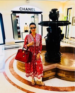 Ameesha Patel feet photo thumbnail