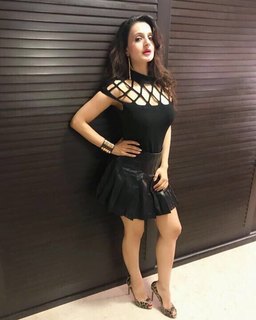 Ameesha Patel feet photo thumbnail