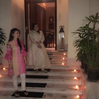Ameesha Patel feet photo thumbnail