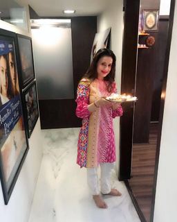 Ameesha Patel feet photo thumbnail