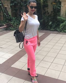 Ameesha Patel feet photo thumbnail