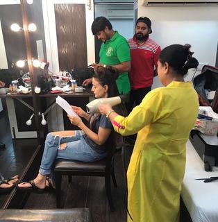 Ameesha Patel feet photo thumbnail