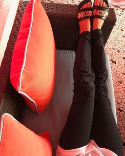 Ameesha Patel feet photo thumbnail