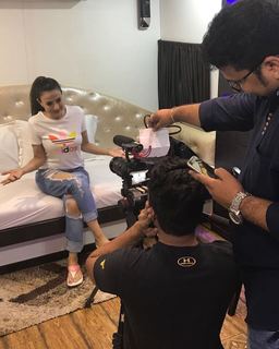 Ameesha Patel feet photo thumbnail