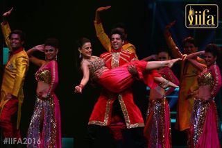 Ameesha Patel feet photo thumbnail