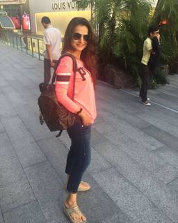 Ameesha Patel feet photo thumbnail