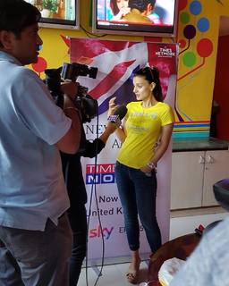 Ameesha Patel feet photo thumbnail