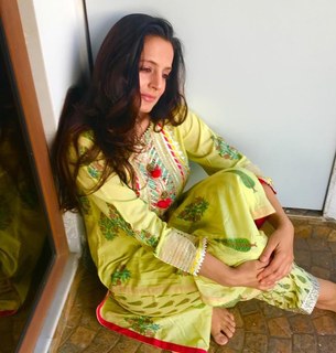 Ameesha Patel feet photo thumbnail