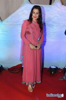 Ameesha Patel feet photo thumbnail