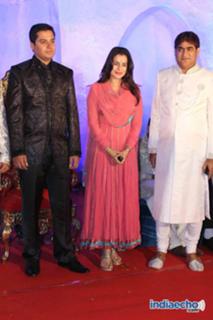 Ameesha Patel feet photo thumbnail