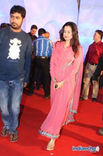 Ameesha Patel feet photo thumbnail
