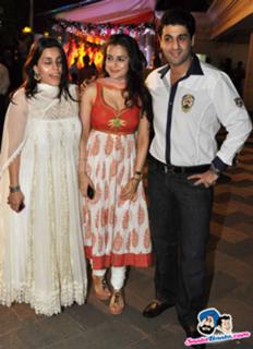 Ameesha Patel feet photo thumbnail