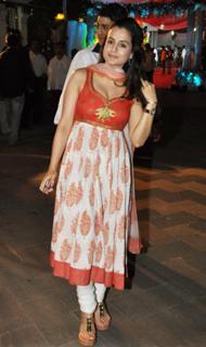 Ameesha Patel feet photo thumbnail