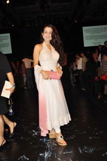 Ameesha Patel feet photo thumbnail