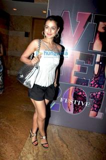 Ameesha Patel feet photo thumbnail