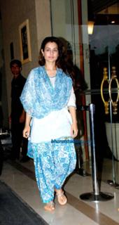 Ameesha Patel feet photo thumbnail