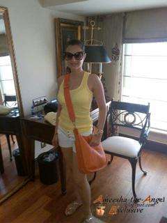 Ameesha Patel feet photo thumbnail