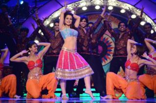 Ameesha Patel feet photo thumbnail