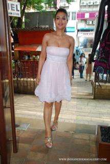 Ameesha Patel feet photo thumbnail