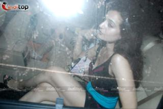 Ameesha Patel feet photo thumbnail