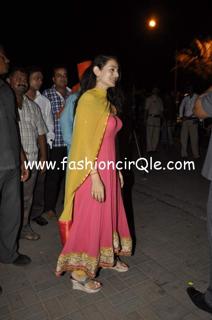 Ameesha Patel feet photo thumbnail
