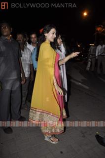 Ameesha Patel feet photo thumbnail