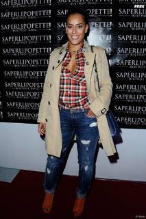 Amel Bent feet photo 3
