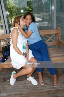 Amel Bent feet photo 18