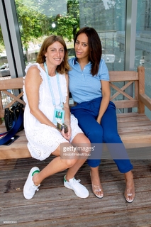Amel Bent feet photo 17