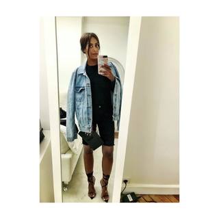 Amel Bent feet photo 12
