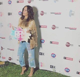Amel Bent feet photo 10