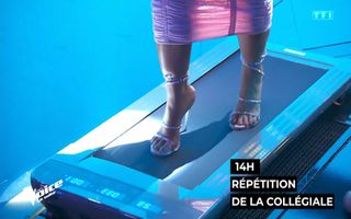 Amel Bent feet photo 5