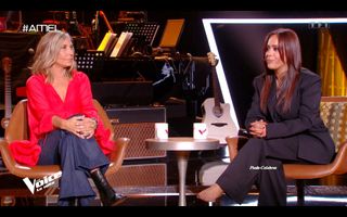 Amel Bent feet photo 2