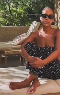 Amel Bent feet photo 3