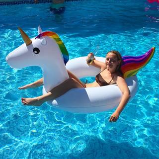 Amelia Dimoldenberg feet photo thumbnail