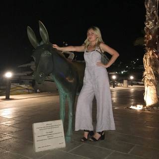 Amelia Dimoldenberg feet photo thumbnail