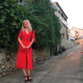 Amelia Dimoldenberg feet photo thumbnail