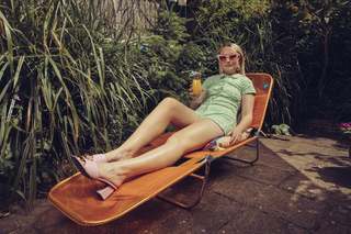 Amelia Dimoldenberg feet photo thumbnail