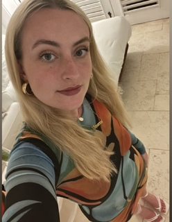 Amelia Dimoldenberg feet photo thumbnail