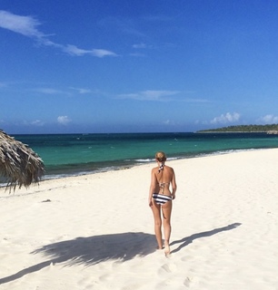 Amelia Dimoldenberg feet photo thumbnail