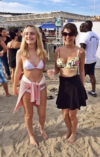 Amelia Dimoldenberg feet photo thumbnail