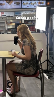 Amelia Dimoldenberg feet photo thumbnail