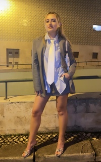 Amelia Dimoldenberg feet photo thumbnail