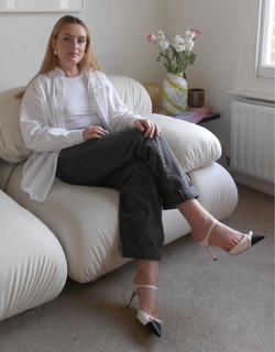 Amelia Dimoldenberg feet photo thumbnail