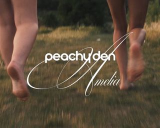 Amelia Dimoldenberg feet photo thumbnail