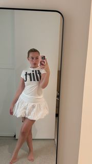 Amelia Dimoldenberg feet photo thumbnail