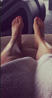 Amelia Lily feet photo 10