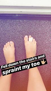 Amelia Lily feet photo 14
