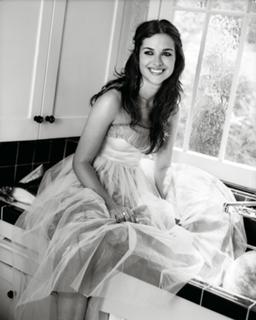 Amelia Warner feet photo 4