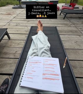 Amelie Etasse feet photo 1
